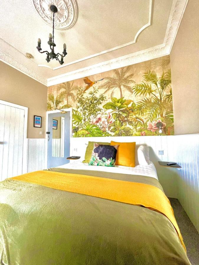 No: 1 The Esplanade Guest Accommodation. Tenby Exteriér fotografie