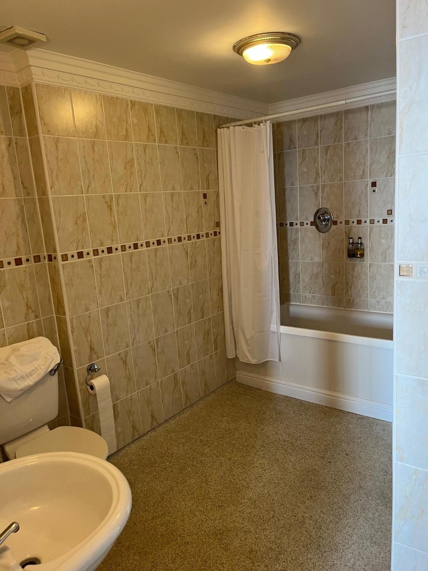 No: 1 The Esplanade Guest Accommodation. Tenby Pokoj fotografie